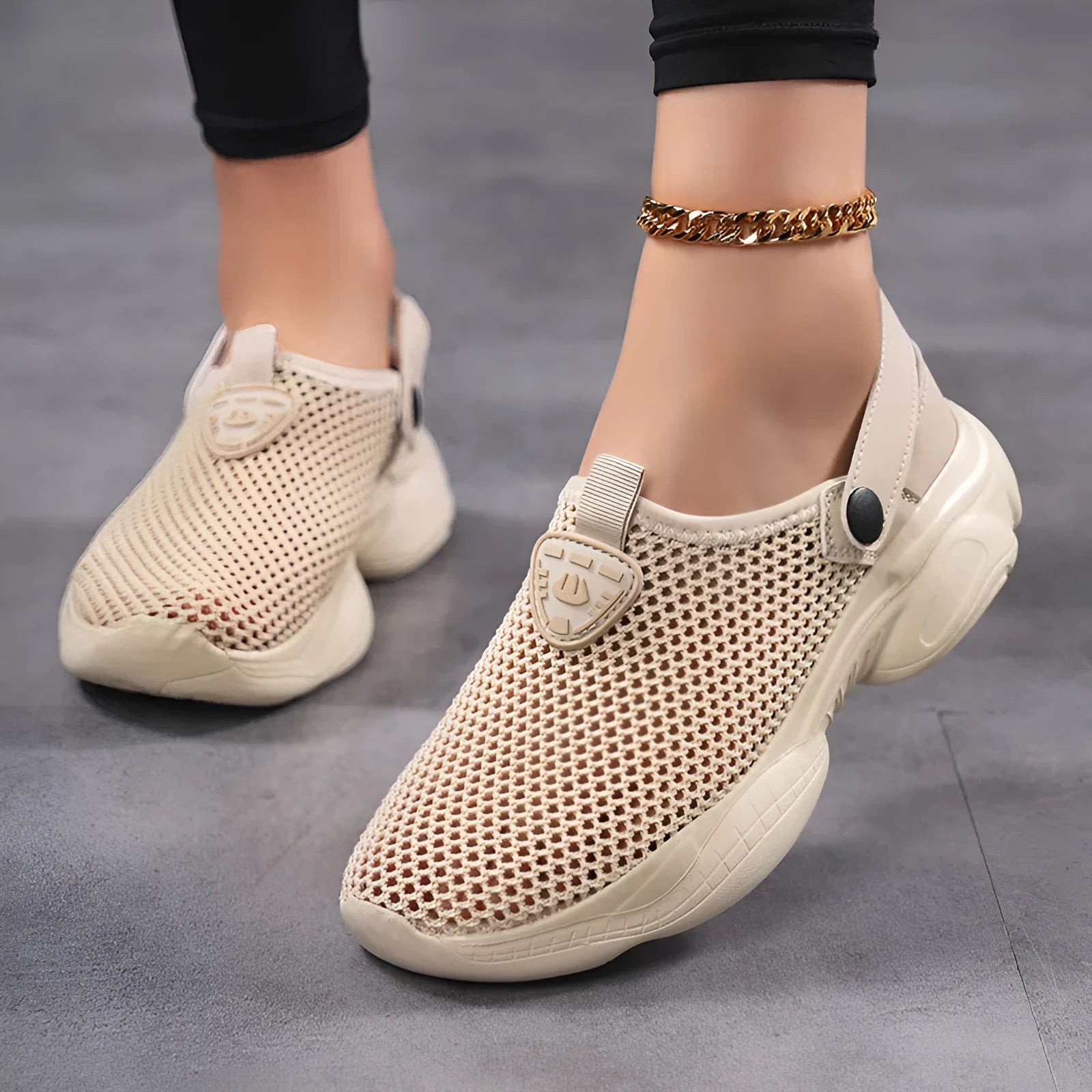 Women's lightweight Flyknit sports sandals in beige colour with round toe design