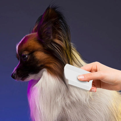 Double-sided plastic flea comb for pets showing dense teeth and 5 cm length for dog and cat grooming